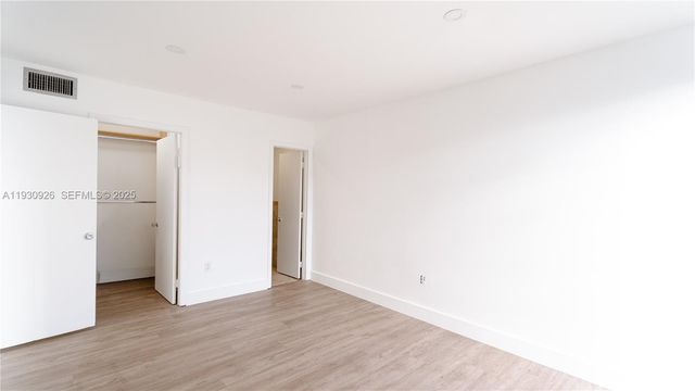 3716 NE 168th St 304, North Miami Beach, FL 33160