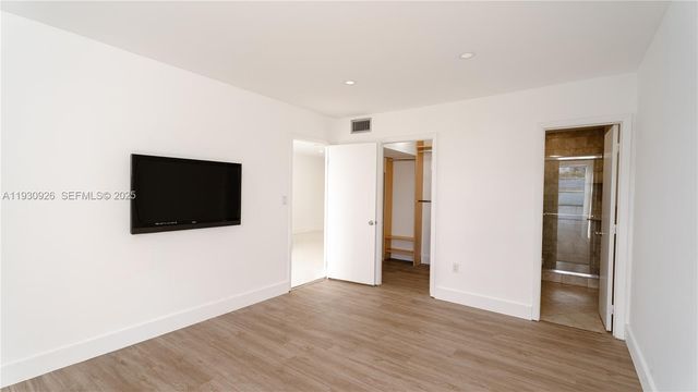 3716 NE 168th St 304, North Miami Beach, FL 33160