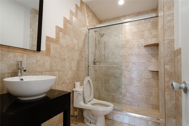 3716 NE 168th St 304, North Miami Beach, FL 33160