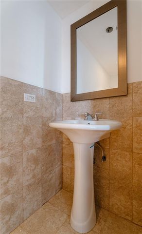 3716 NE 168th St 304, North Miami Beach, FL 33160