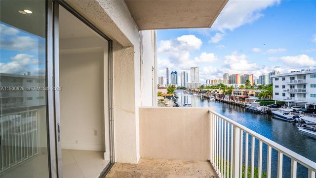 3716 NE 168th St 304, North Miami Beach, FL 33160