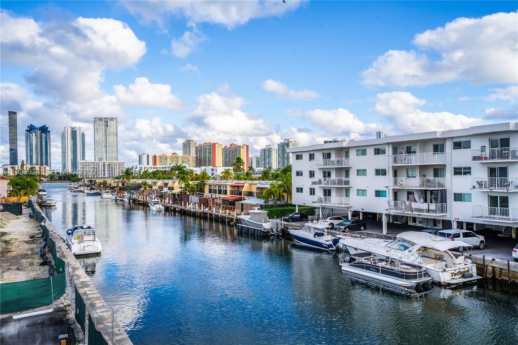 3716 NE 168th St 304, North Miami Beach, FL 33160