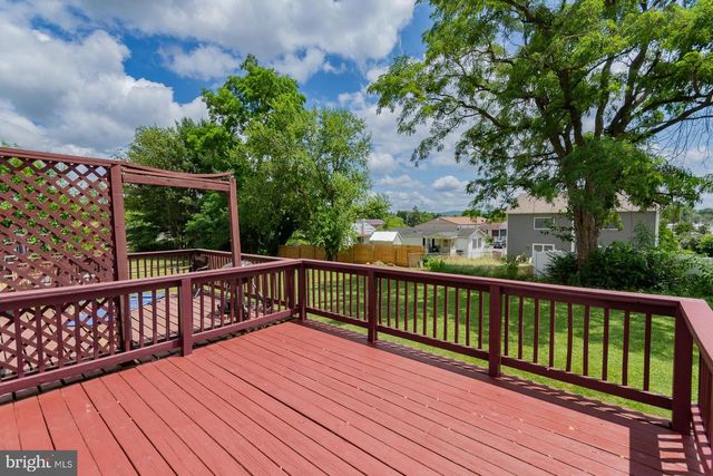 304 E 12TH AVE, Ranson, WV 25438