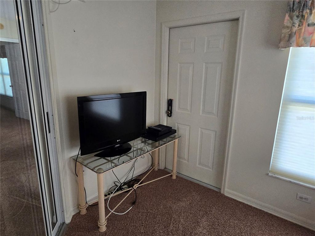 Image 9 of property listing at 516 SWEETWATER WAY, Haines City, FL 33844