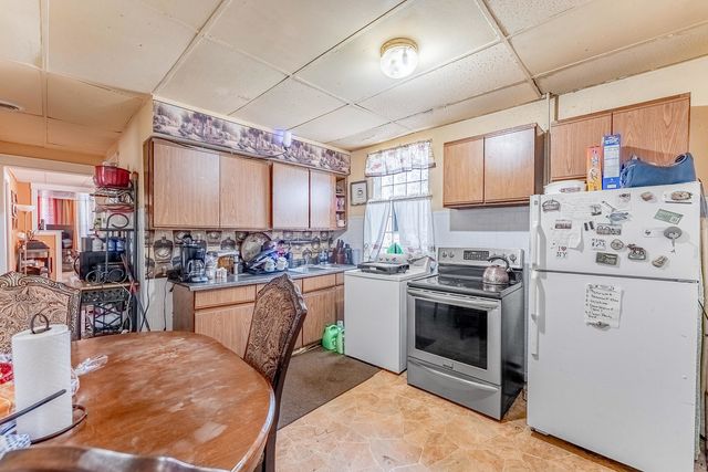 906 N Springfield Avenue, Chicago, IL 60651