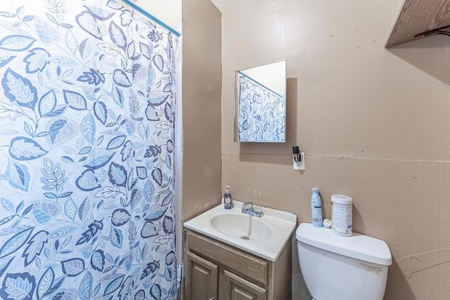 906 N Springfield Avenue, Chicago, IL 60651