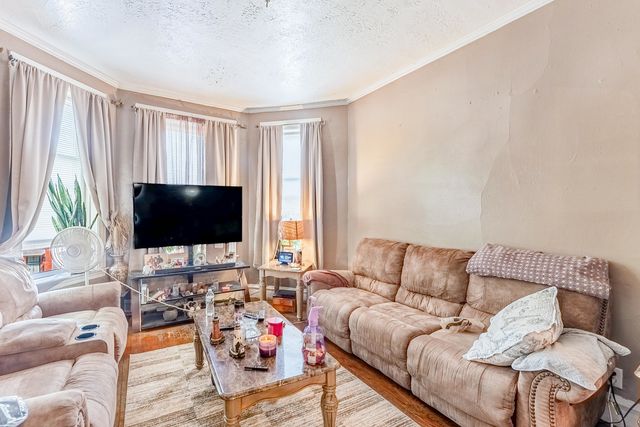 906 N Springfield Avenue, Chicago, IL 60651