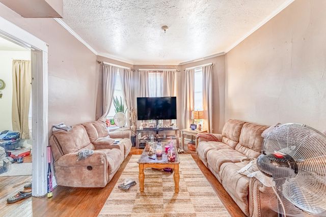 906 N Springfield Avenue, Chicago, IL 60651