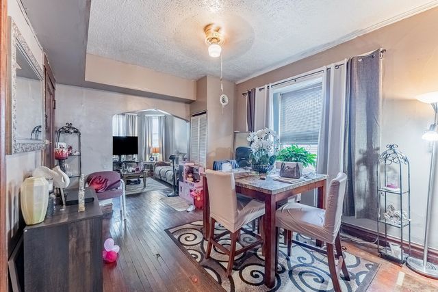 906 N Springfield Avenue, Chicago, IL 60651