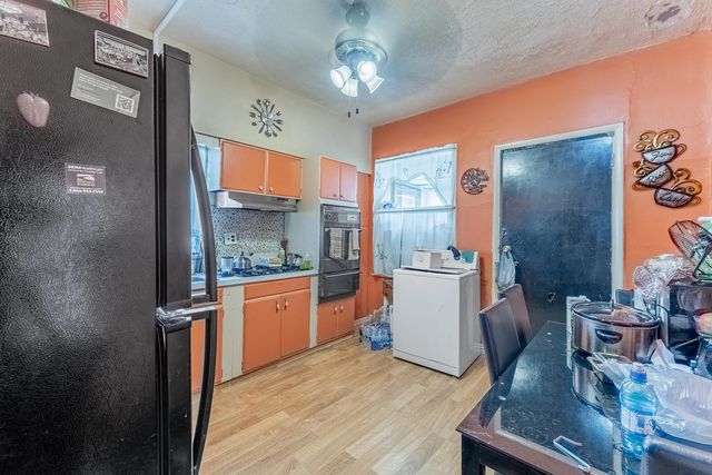 906 N Springfield Avenue, Chicago, IL 60651