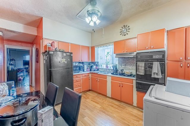 906 N Springfield Avenue, Chicago, IL 60651