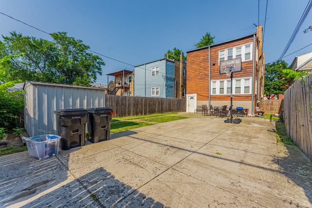 906 N Springfield Avenue, Chicago, IL 60651