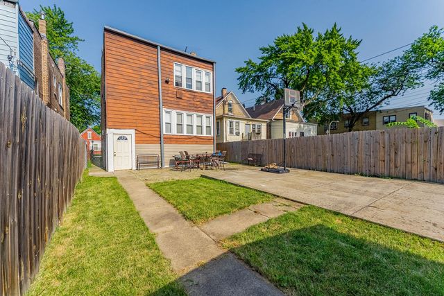 906 N Springfield Avenue, Chicago, IL 60651