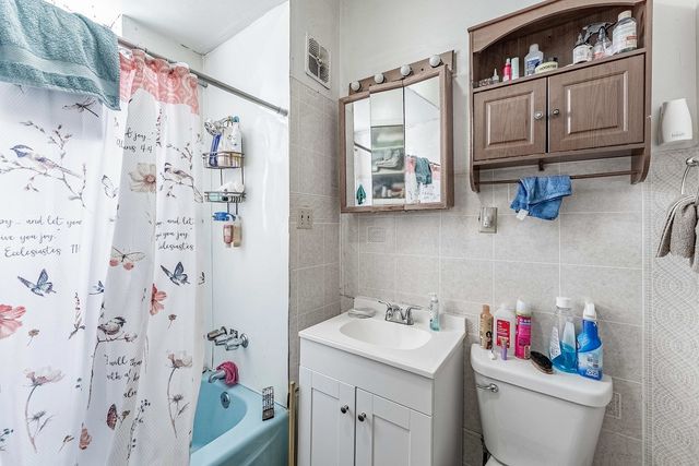 906 N Springfield Avenue, Chicago, IL 60651