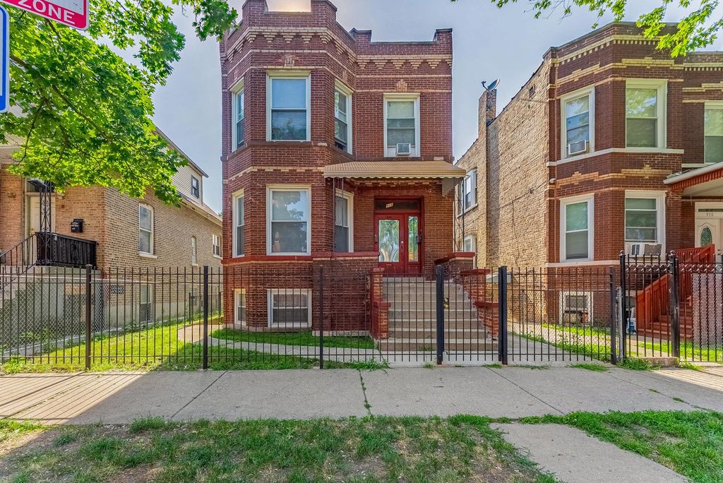 906 N Springfield Avenue, Chicago, IL 60651