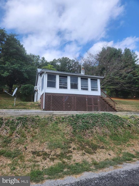 12364 SEAVOLT RD, Hancock, MD 21750