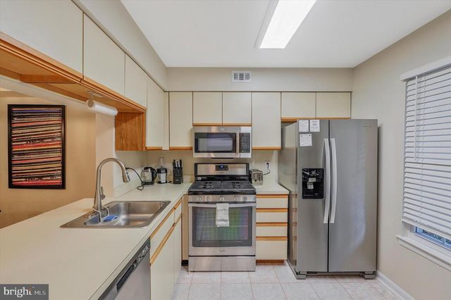 2407 SHURLOCK CT, Mount Laurel, NJ 08054