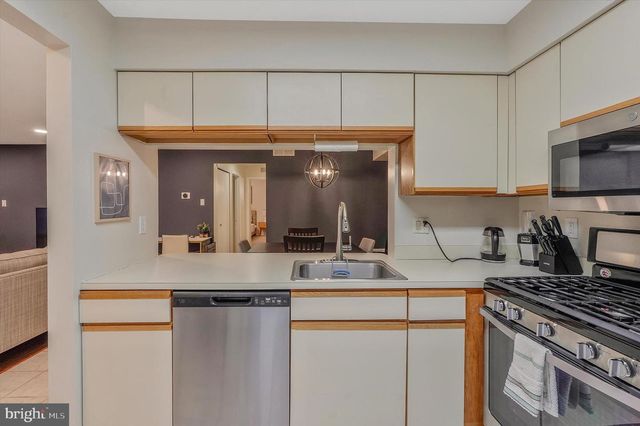 2407 SHURLOCK CT, Mount Laurel, NJ 08054