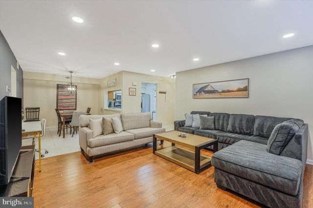 2407 SHURLOCK CT, Mount Laurel, NJ 08054