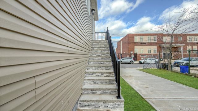 37 Deal Road, Island Park, NY 11558