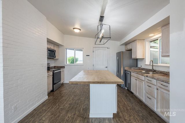14216 Orchard Ave, Caldwell, ID 83607