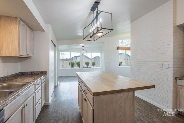 14216 Orchard Ave, Caldwell, ID 83607