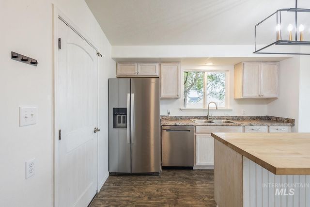 14216 Orchard Ave, Caldwell, ID 83607