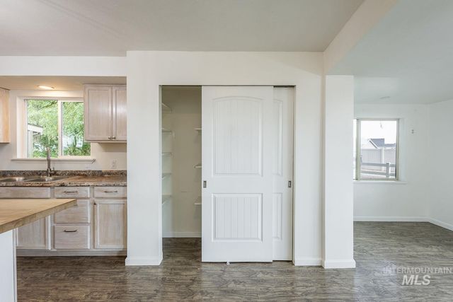 14216 Orchard Ave, Caldwell, ID 83607