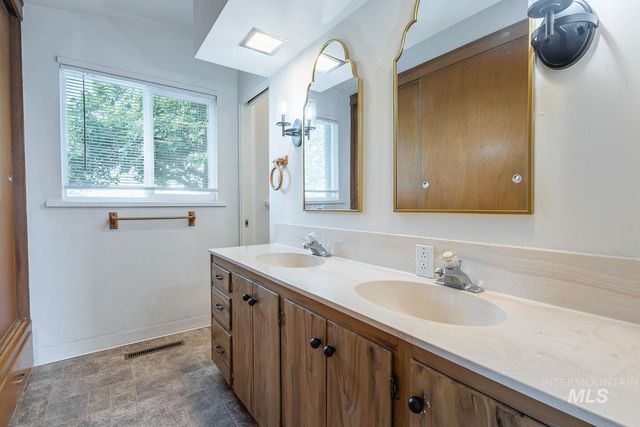 14216 Orchard Ave, Caldwell, ID 83607