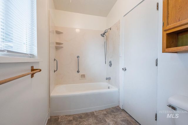 14216 Orchard Ave, Caldwell, ID 83607