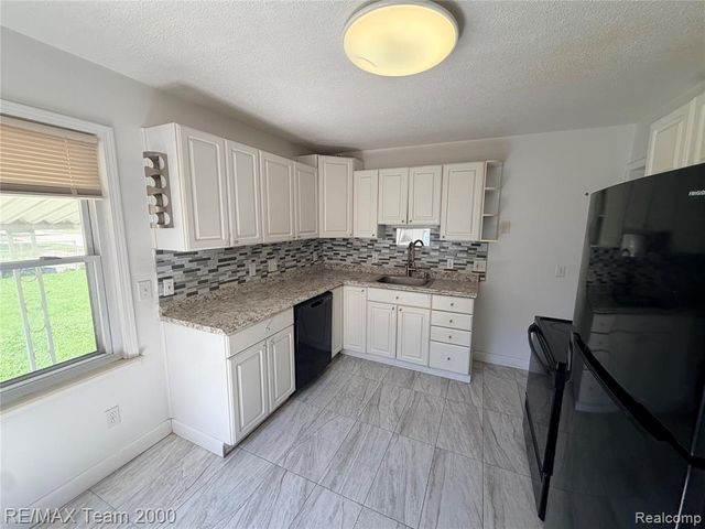 22959 Cleveland Street, Dearborn, MI 48124