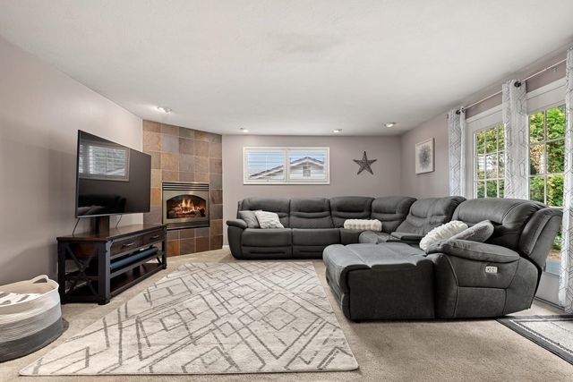 2828 W Weile Ave, Spokane, WA 99208