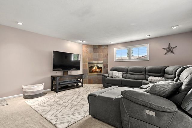 2828 W Weile Ave, Spokane, WA 99208