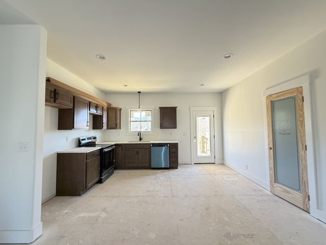 985 Long Beech Dr, Clarksville, TN 37042