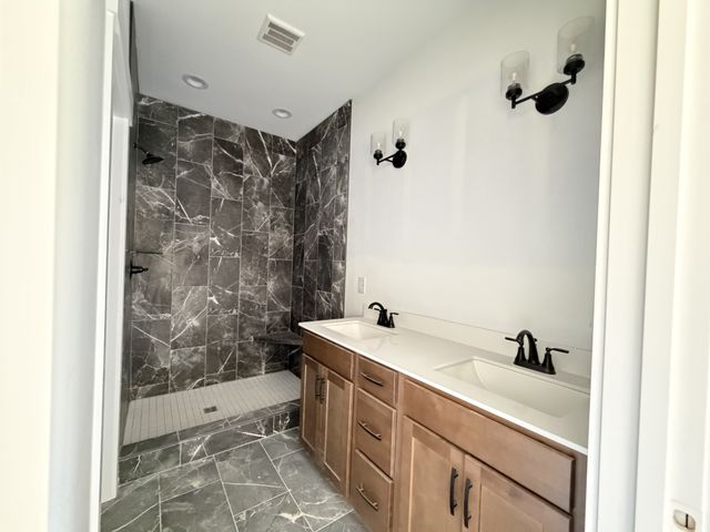 985 Long Beech Dr, Clarksville, TN 37042