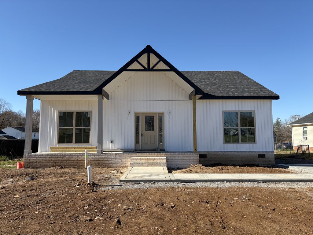 985 Long Beech Dr, Clarksville, TN 37042