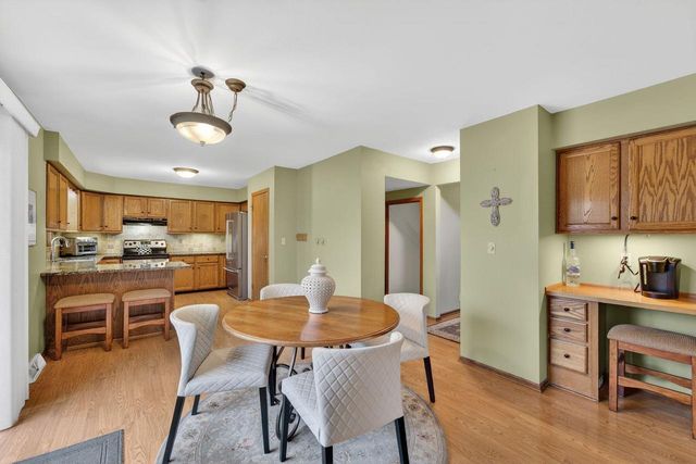 8465 S Heritage COURT, Oak Creek, WI 53154