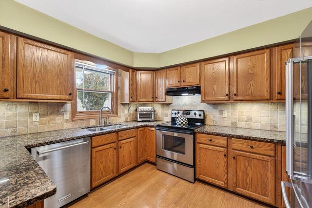 8465 S Heritage COURT, Oak Creek, WI 53154