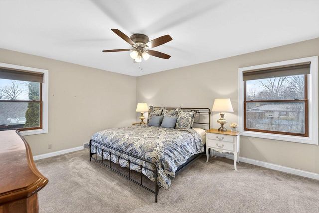 8465 S Heritage COURT, Oak Creek, WI 53154