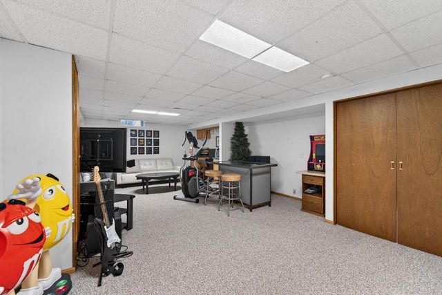 8465 S Heritage COURT, Oak Creek, WI 53154