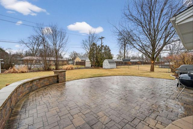 8465 S Heritage COURT, Oak Creek, WI 53154