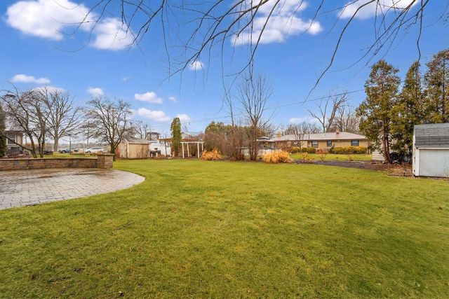 8465 S Heritage COURT, Oak Creek, WI 53154