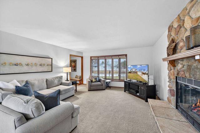 8465 S Heritage COURT, Oak Creek, WI 53154