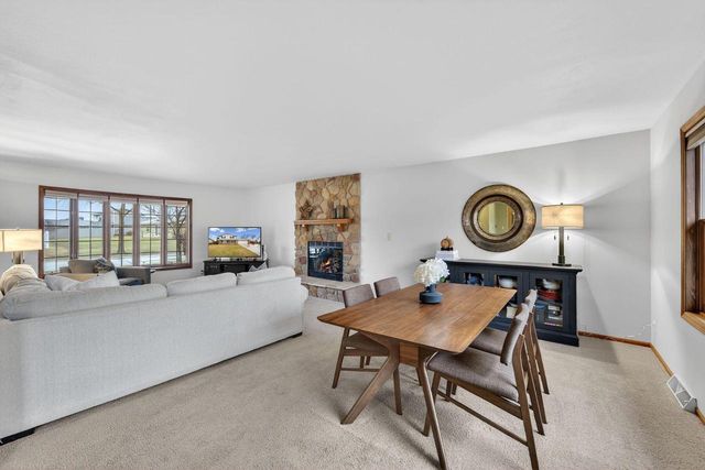 8465 S Heritage COURT, Oak Creek, WI 53154