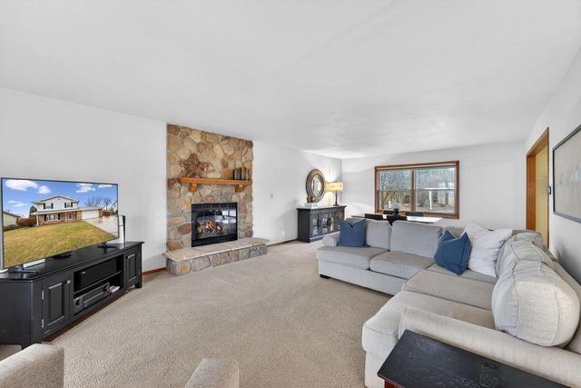 8465 S Heritage COURT, Oak Creek, WI 53154