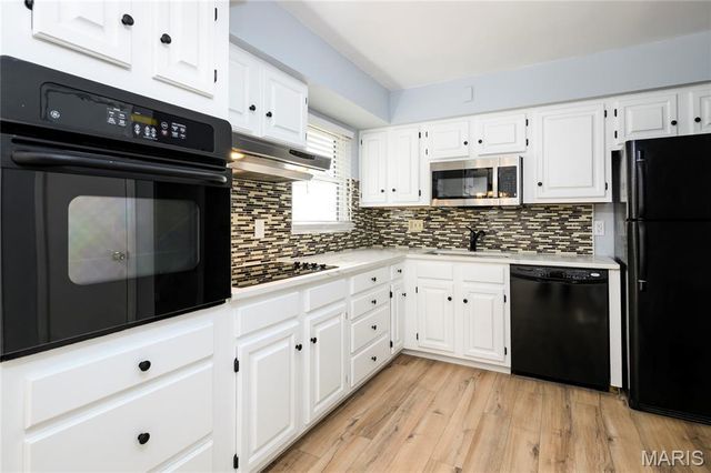 802 Delhurst Drive, Manchester, MO 63021