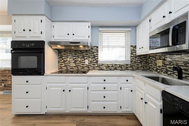 802 Delhurst Drive, Manchester, MO 63021