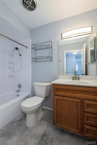 802 Delhurst Drive, Manchester, MO 63021