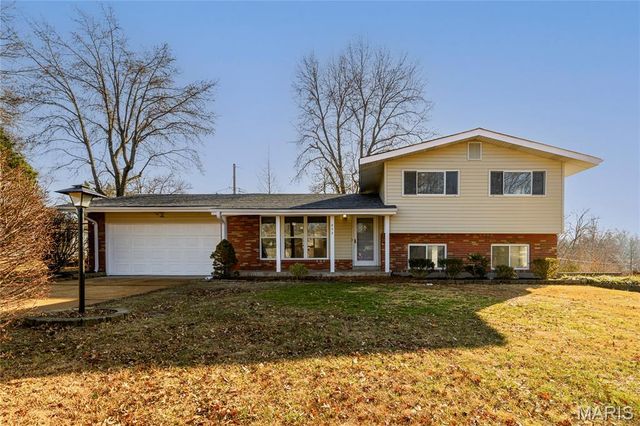 802 Delhurst Drive, Manchester, MO 63021
