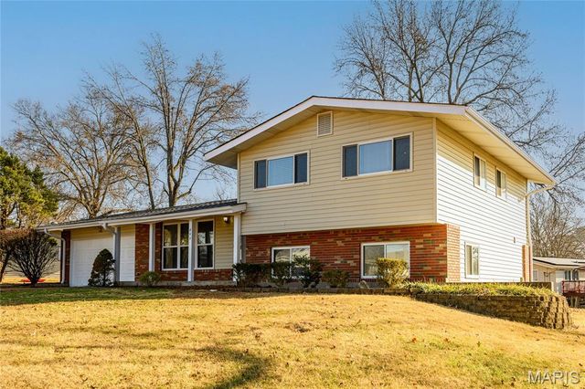 802 Delhurst Drive, Manchester, MO 63021
